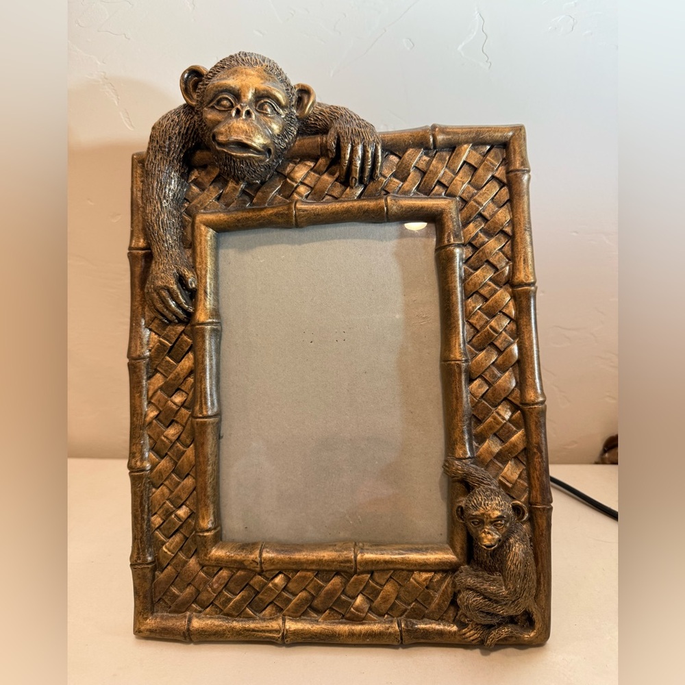 Rare Vintage 3d Chimpanzee Picture Frame  5 x 7” Bronze Bamboo Like Monkey Photo